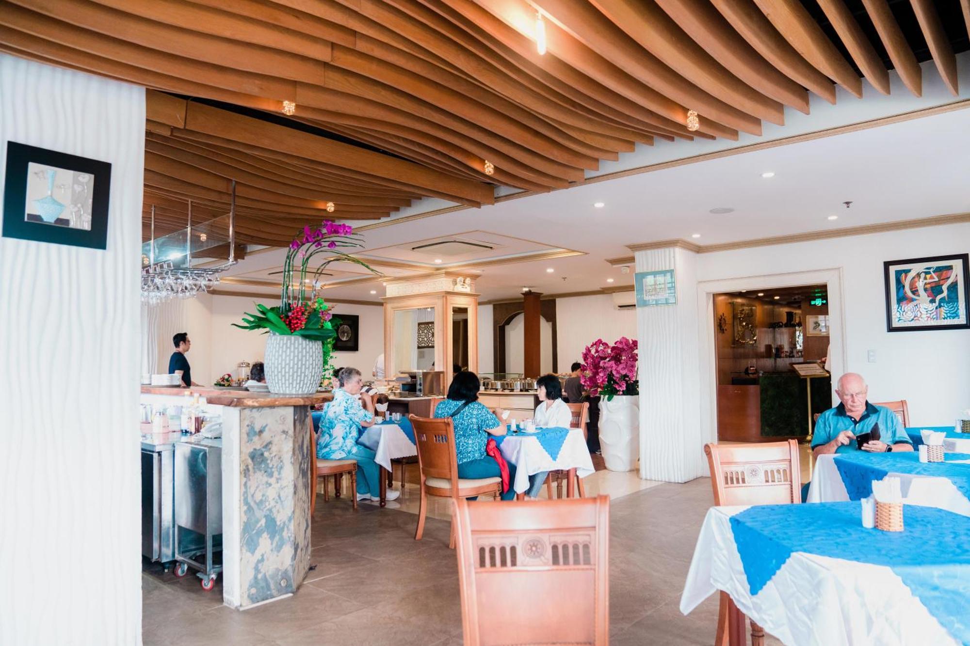 Lotus Saigon Hotel Ho Chi Minh City Bagian luar foto