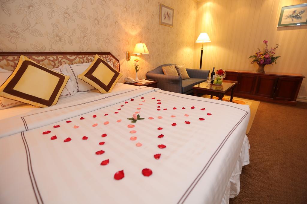 Lotus Saigon Hotel Ho Chi Minh City Bagian luar foto